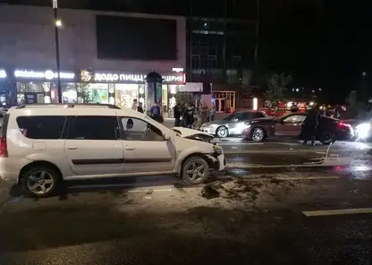 Две маленькие девочки пострадали в ДТП с участием 4 машин в центре Красноярска