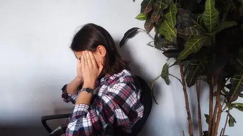 Врачи рассказали, как разорвать порочный круг боли и стресса при мигрени