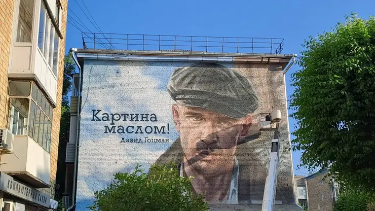 В Красноярске появились два новых мурала