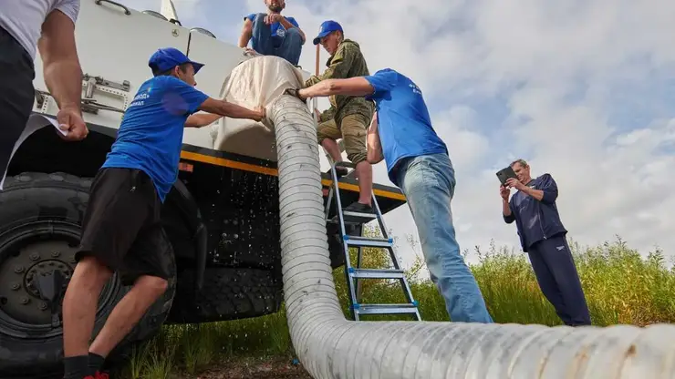 «Востсибнефтегаз» выпустил в Енисей 26 тысяч мальков краснокнижного осетра