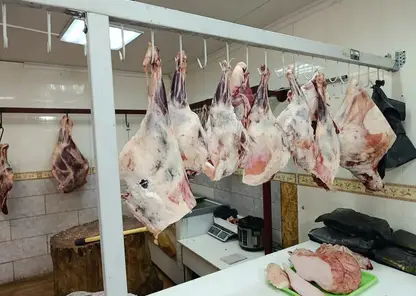 В Красноярске на рынке «Енисейский привоз» обнаружили 44 кг опасного для здоровья мяса