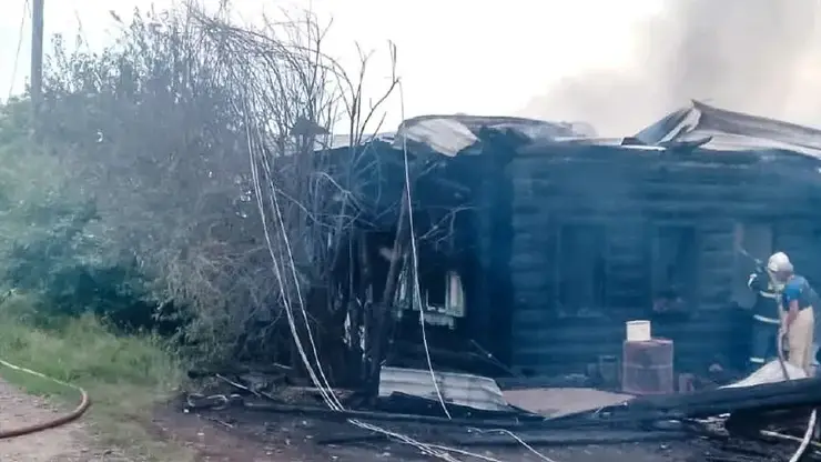 В Казачинском районе загорелись три дома