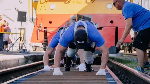 В Чите сдвинули с места 126-тонный тепловоз