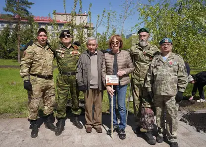 В честь героев: в Центральном парке Красноярска высадили 34 яблони