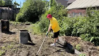 Трудовой отряд помог красноярке, у которой и муж, и сын на СВО Трудовой отряд помог красноярке, у которой и муж, и сын на СВО