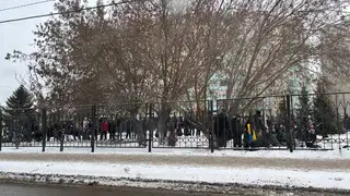 Пробка на Металлургов в Красноярске: у мечети наблюдается массовое скопление людей