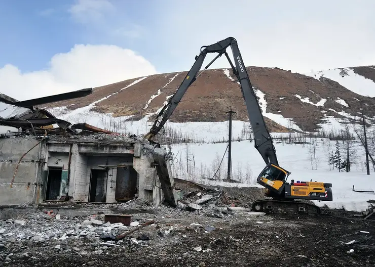 В Норильске продолжают санитарную очистку промышленных территорий