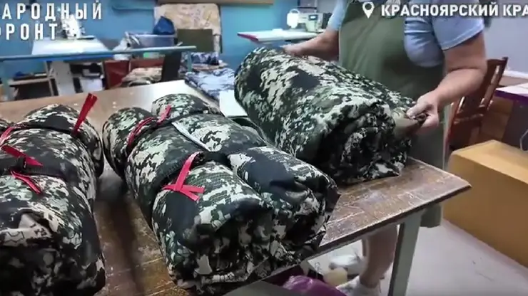 Волонтёры шьют 100 защитных покрывал для бойцов СВО в Красноярском крае