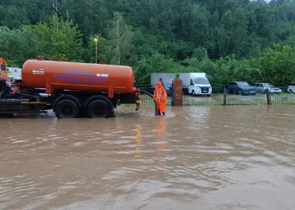 Красноярск накрыли последствия сильного дождя (видео)