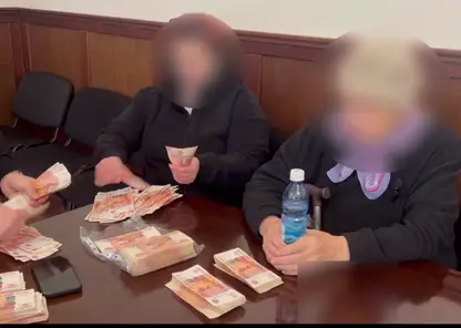 Таксист спас почти 5 миллионов рублей красноярской пенсионерки от мошенников