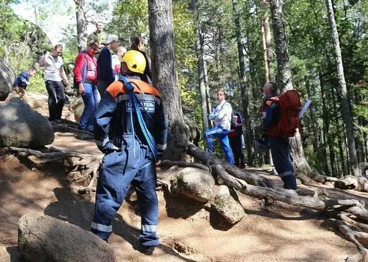 Спасатели в нацпарке «Красноярские Столбы» за сутки три раза выручали туристов