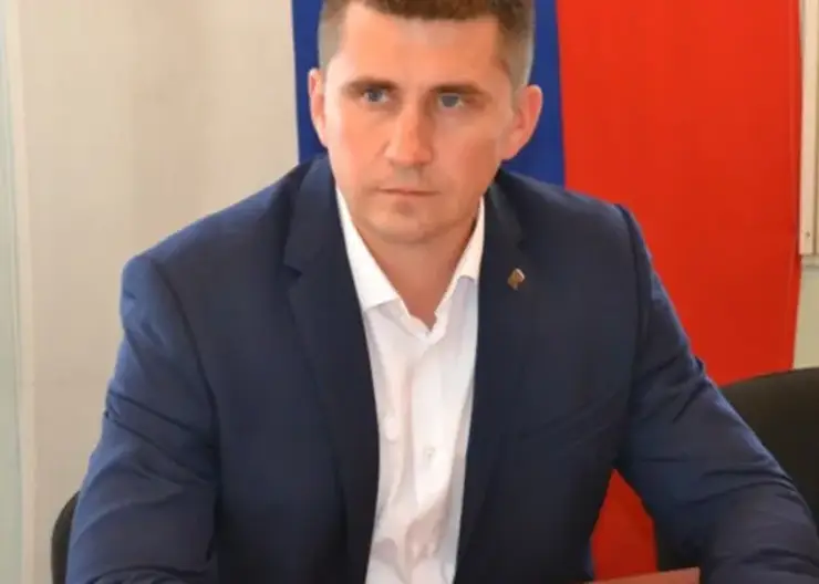 Мэр Биробиджана Максим Семенов ушёл в отставку