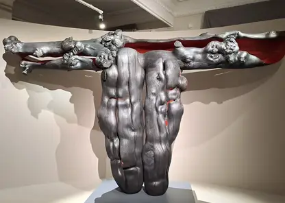 За гранью реальности: в Красноярске открылась выставка Даши Намдакова «Ясновидение»