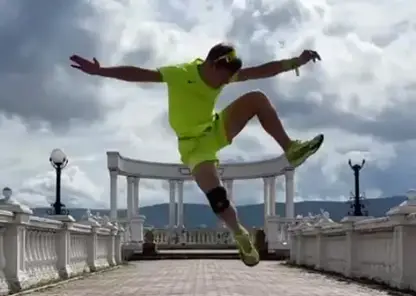 Салатовый блогер Уилл Эггертон из Англии покоряет Красноярск: первое впечатление о городе и сравнение Биг Бенов