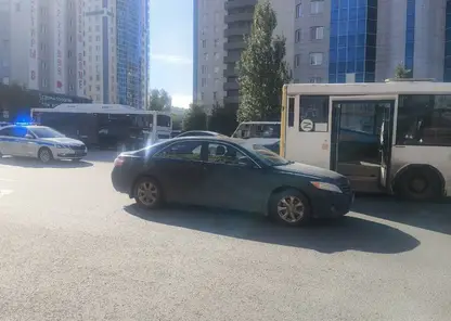 Водитель автобуса погиб в ДТП в Новосибирске (видео)