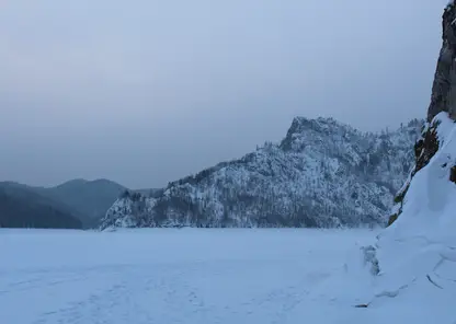 Народ поехал по льду: в Красноярском крае открылись ещё две автозимние переправы