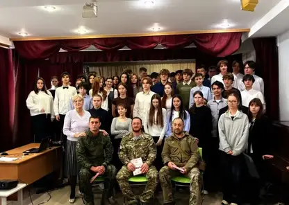 Бойцы СВО рассказали о службе ученикам красноярской школы №6