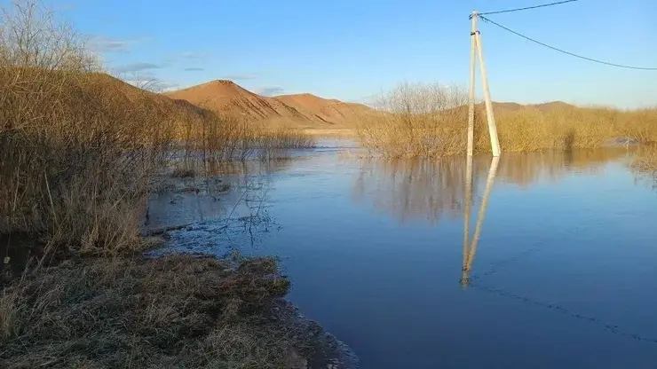 Кача вышла из берегов и начала топить дороги к красноярским СНТ