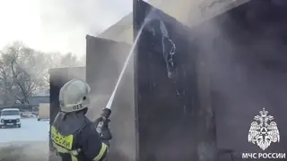 Крупный пожар потушили в гараже Тувинской государственной филармонии в Кызыле Крупный пожар потушили в гараже Тувинской государственной филармонии в Кызыле