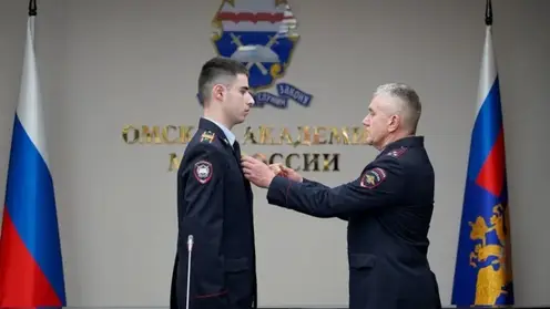 Омский курсант получил награду из рук министра МВД за спасение людей в Дагестане