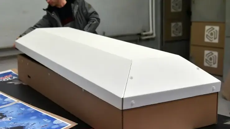 Картонные гробы начали массово скупать россияне. Есть ли спрос в Красноярске?