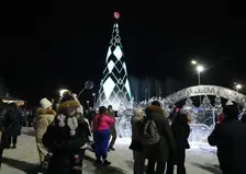 Главная городская елка открылась в Татышев-парке