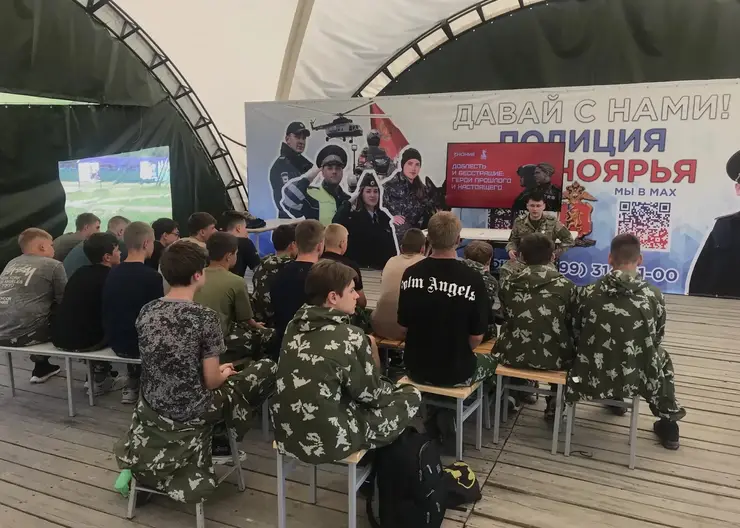 «Пробивались туда, где люди уже не надеялись на помощь»: красноярский боец СВО поделился личной историей со школьниками