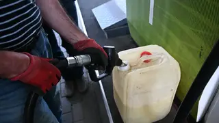 Сразу два сибирских региона ввели ограничения на продажу топлива, на очереди ещё один