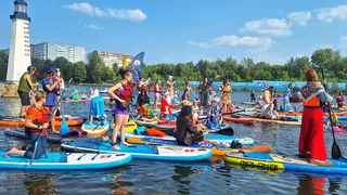 Жемчужина, Дед Мороз и лягушка на сапах: в Красноярске прошёл водный карнавал Жемчужина, Дед Мороз и лягушка на сапах: в Красноярске прошёл водный карнавал