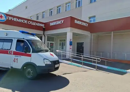 Врачи красноярской БСМП успешно удалили гигантскую опухоль яичника и жидкость весом более 100 литров