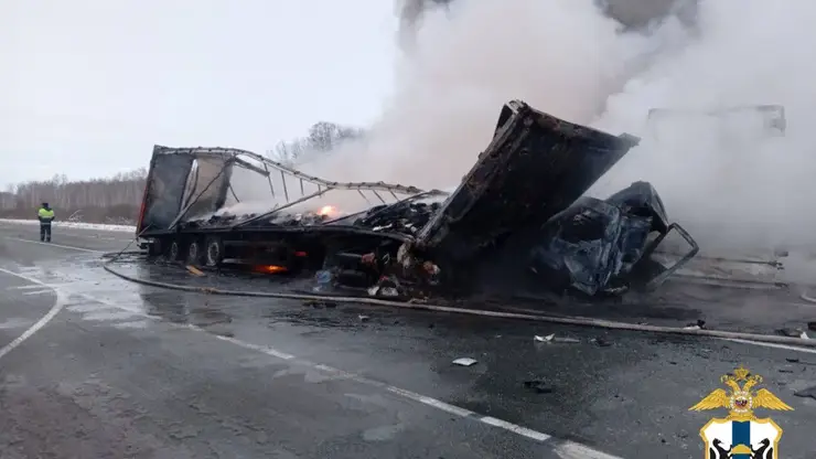 В Новосибирской области погиб один человек в аварии с тремя грузовиками