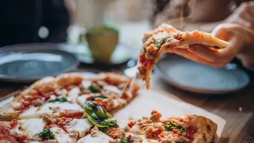 «Бесплатный детский труд»: красноярка пожаловалась на невыплату зарплаты школьнице  в Empizza в ТРЦ Планета