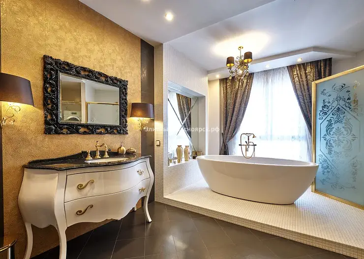 В Красноярске квартиру с ванной у окна продают за 55 млн рублей