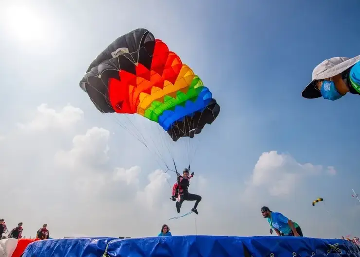 Глеб Самойлов, прыжки с парашютом и  фуд-площадка — что интересного ждет красноярцев на бесплатном фестивале
