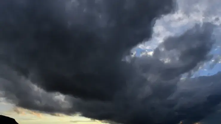 Сильный ветер до 20 метров ожидается в Красноярском крае в понедельник