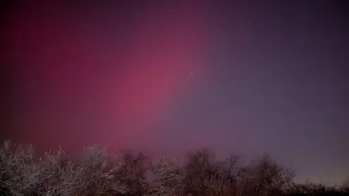 Северное сияние озарило небо над Красноярском