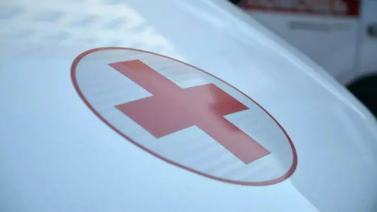 В Омске водитель микроавтобуса сбил свою пассажирку 