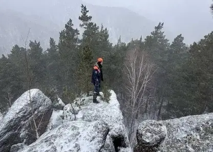 Поиски пропавшего на «Столбах» красноярца продолжаются: спасатели прочесали еще 16 километров