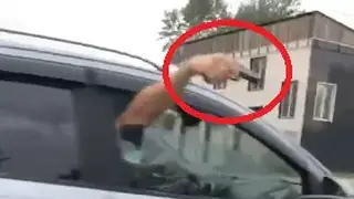 Пассажир, направивший из окна машины на красноярку с ребёнком пистолет на Ястынской, установлен полицией