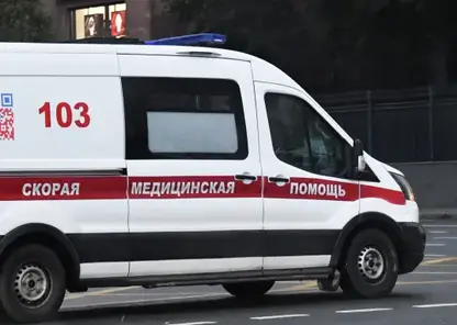 Житель Томска бросил бутылку во врача скорой помощи