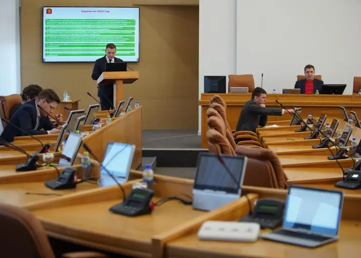 В Красноярске планируется большой ремонт подъездов и подходов к школам и больницам