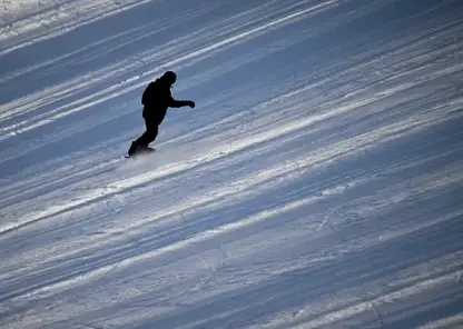 Спасатели и волонтеры ведут поиски пропавшего в Красноярском крае сноубордиста