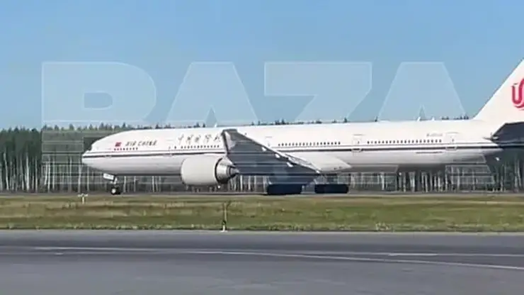 Самолет, летевший из Лондона в Пекин, экстренно сел в Нижневартовске из-за поломки двигателя