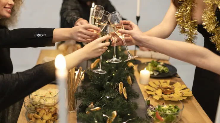 Красноярцам рассказали, как накрыть новогодний стол без вреда для здоровья