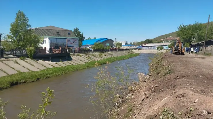 В Красноярске обсудили ход благоустройства парка «Гвардейский» и набережной Качи