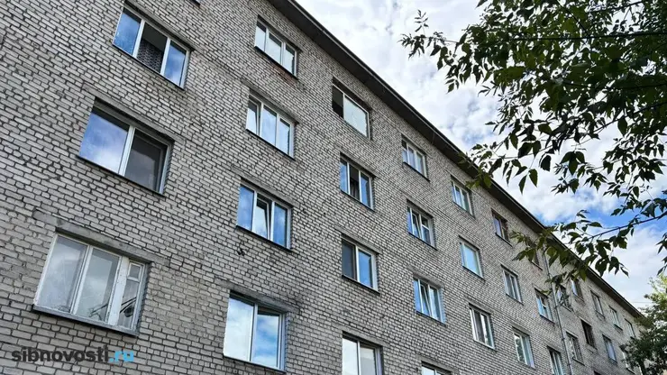 «Сидит на стуле, вся в крови»: эксклюзивные подробности трагедии, где красноярка с ножом напала на 3-летнего сына