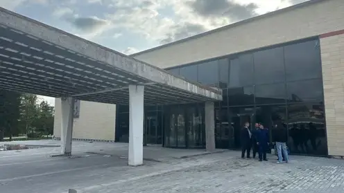 Расторгнут контракт с подрядчиком капремонта омского ТЮЗа