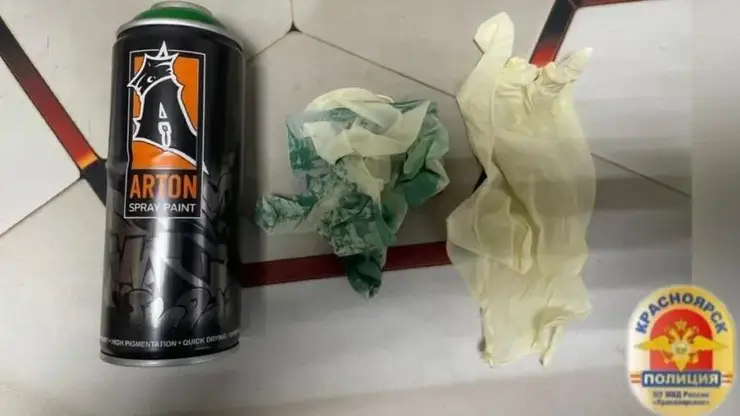 Двое красноярцев наносили на стены домов рекламу наркотиков с Лабубу
