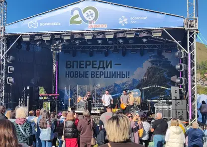 «Шумный праздник в горах»: сотни красноярцев отметили 20-летие Фанпарка «Бобровый лог»