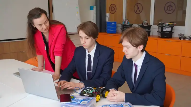 Стань «Учителем со знаком +» — лучшие условия и поддержка для педагогов